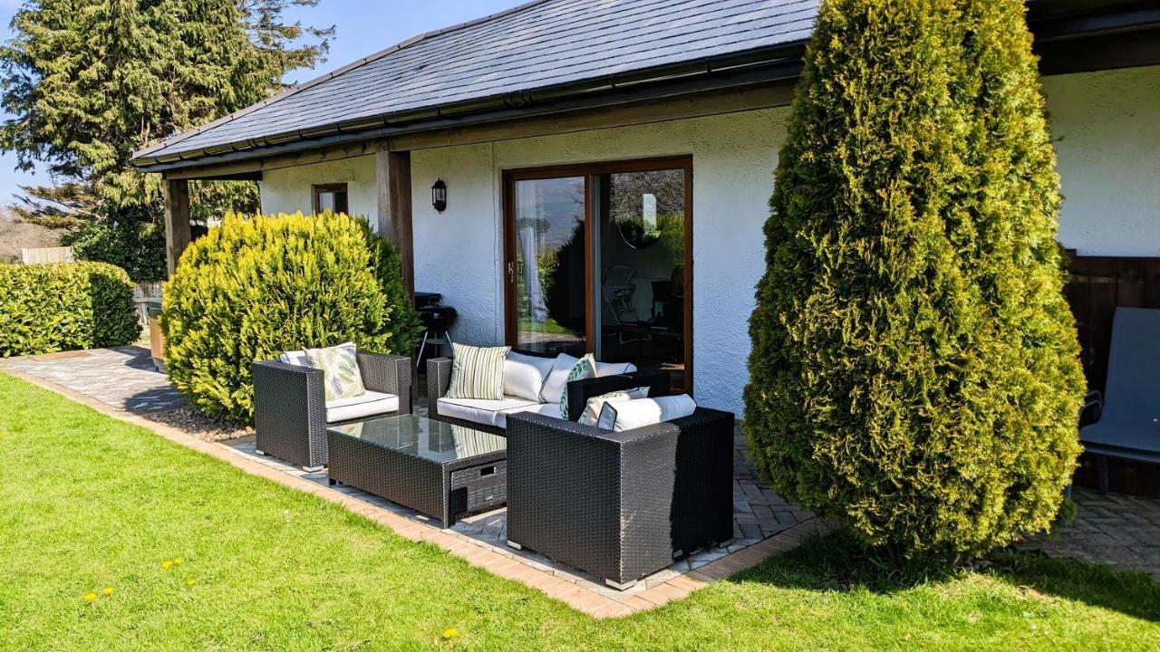 Laurel - Pet-Friendly Cottage With Indoor Pool, Hot Tub & Panoramic Snowdonia Views Colwyn Bay Bagian luar foto