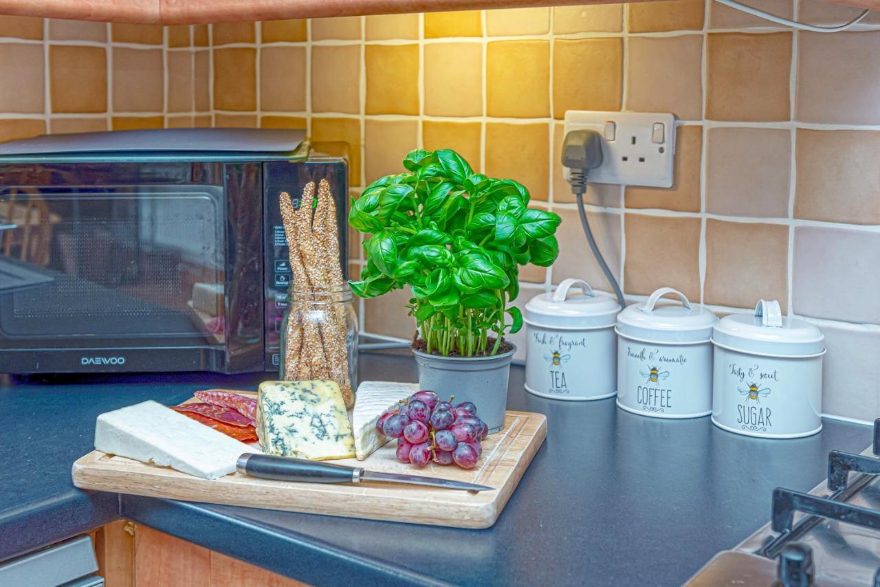 Laurel - Pet-Friendly Cottage With Indoor Pool, Hot Tub & Panoramic Snowdonia Views Colwyn Bay Bagian luar foto