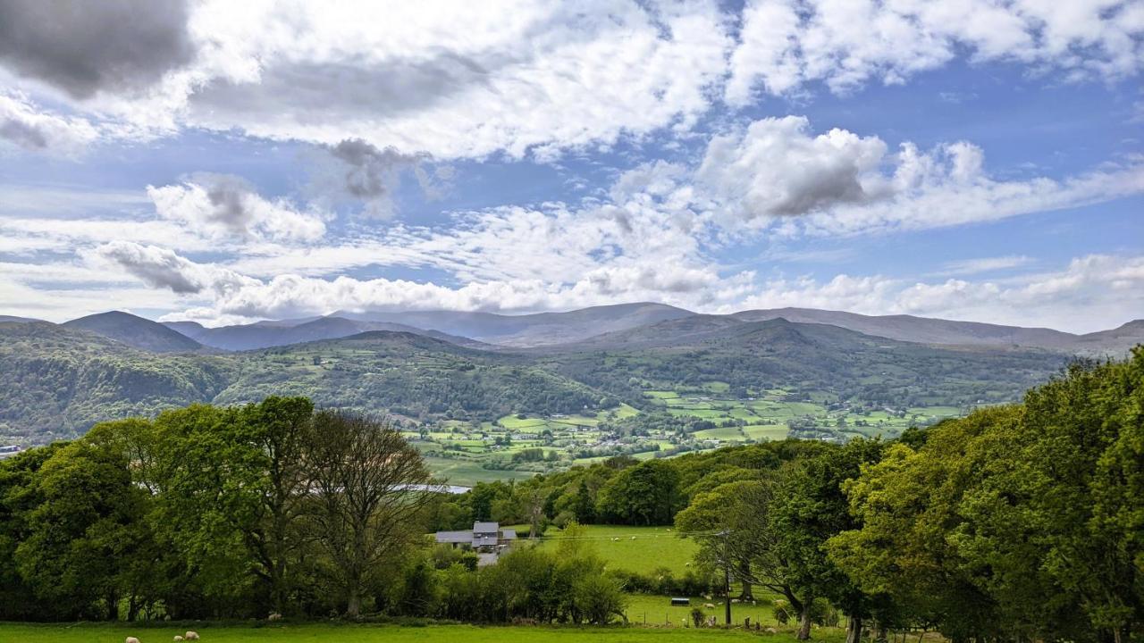 Laurel - Pet-Friendly Cottage With Indoor Pool, Hot Tub & Panoramic Snowdonia Views Colwyn Bay Bagian luar foto
