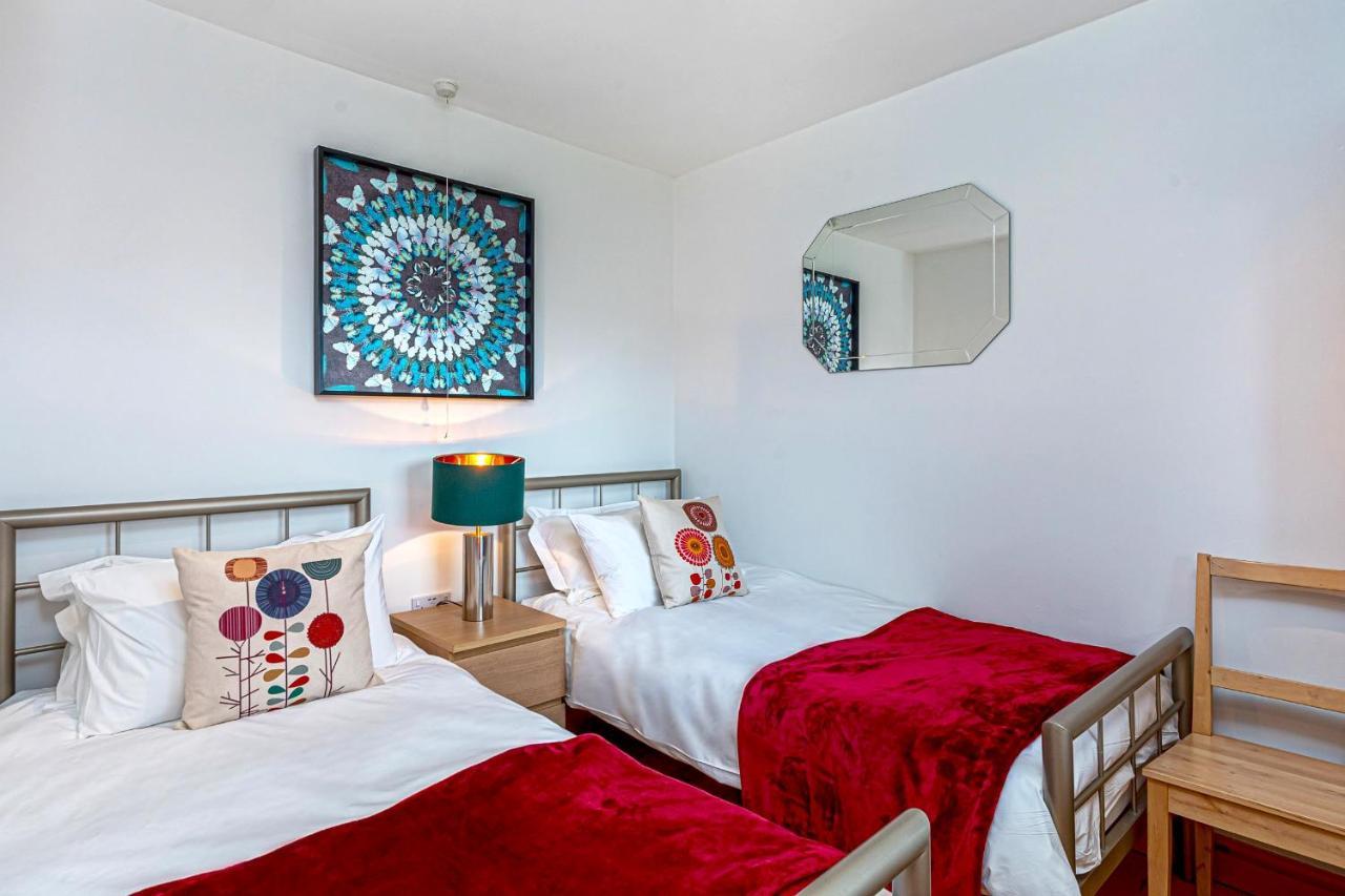 Laurel - Pet-Friendly Cottage With Indoor Pool, Hot Tub & Panoramic Snowdonia Views Colwyn Bay Bagian luar foto