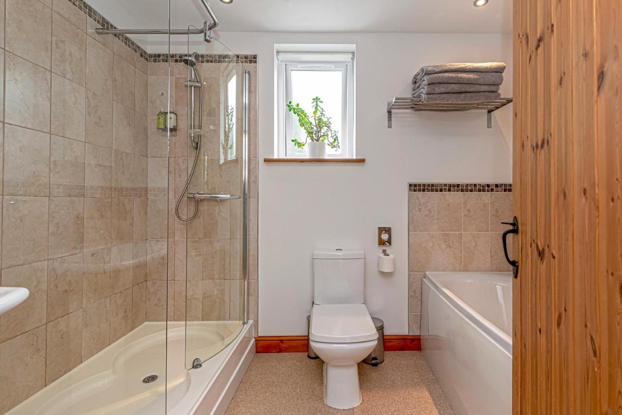 Laurel - Pet-Friendly Cottage With Indoor Pool, Hot Tub & Panoramic Snowdonia Views Colwyn Bay Bagian luar foto
