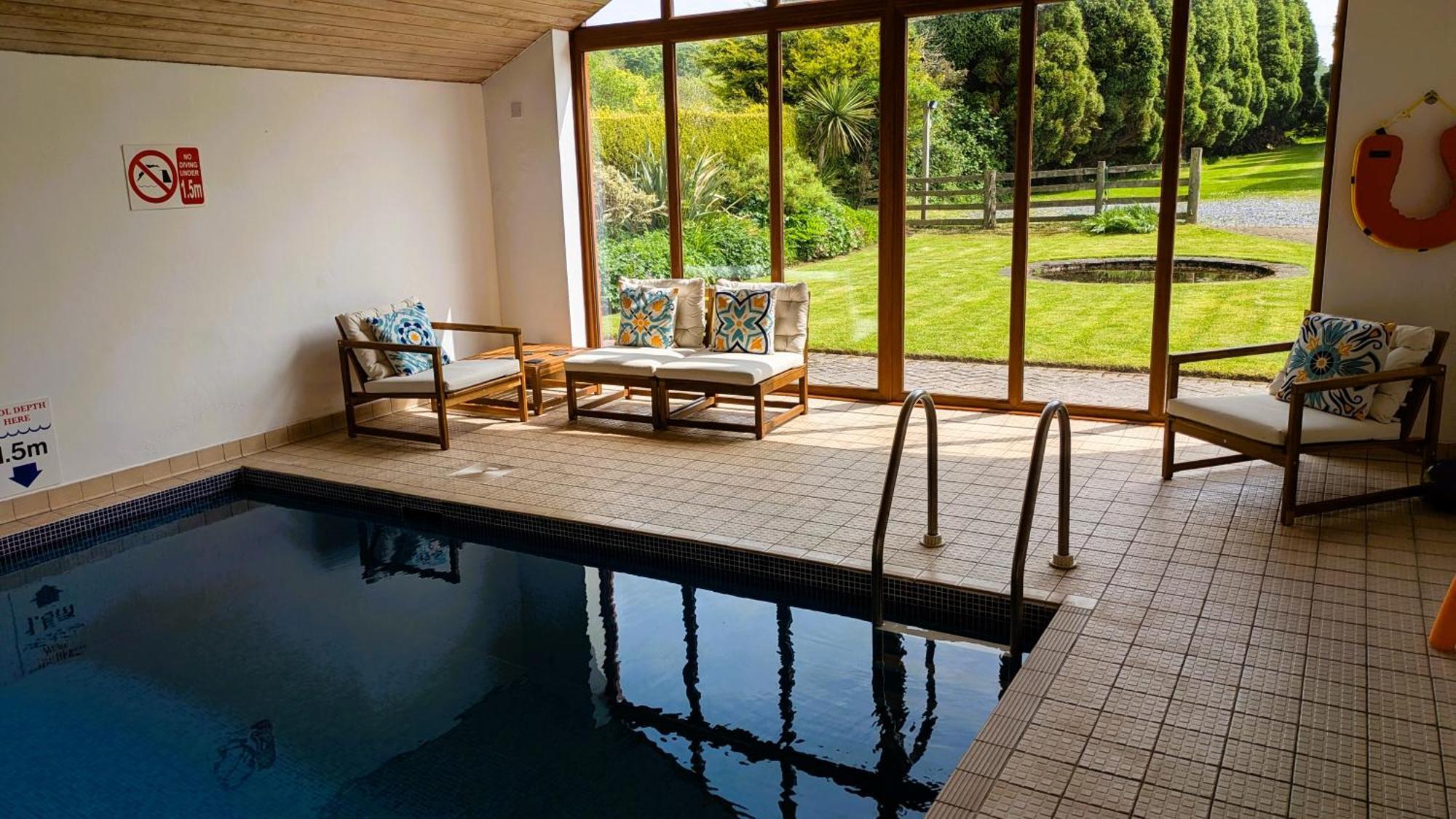Laurel - Pet-Friendly Cottage With Indoor Pool, Hot Tub & Panoramic Snowdonia Views Colwyn Bay Bagian luar foto